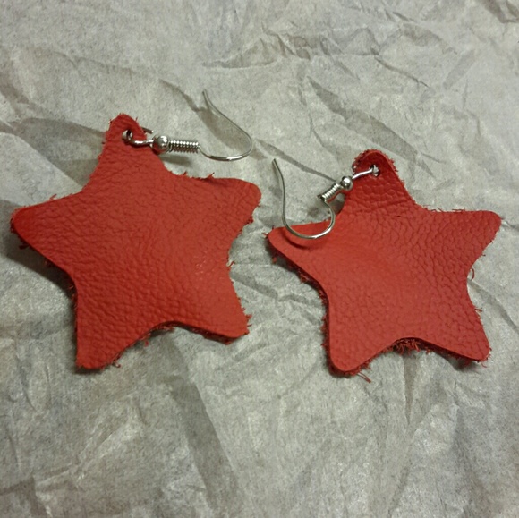 Red Leather Star Earrings - Handmade - Picture 3 of 4